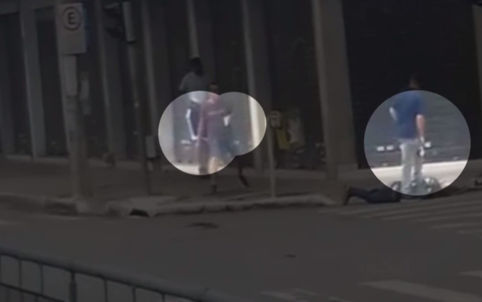 Vídeo mostra quando atiradores se aproximam do torcedor do Goiás e atiram (Foto: TV Anhanguera/ Reprodução)