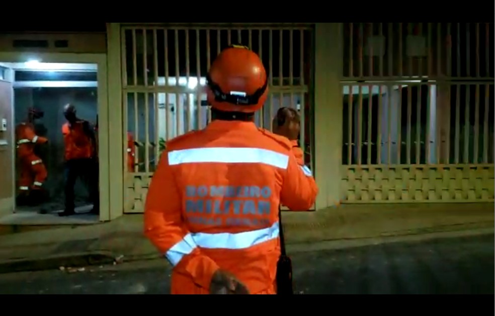 Bombeiros vistoriaram a estrutura do prédio. — Foto: Redes Sociais/Reprodução