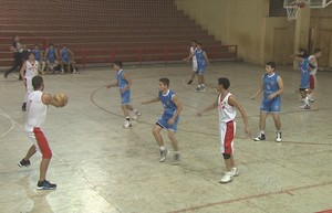 Campeonato Acreano de Basquete adulto masculino no Álvaro Dantas (Foto: Reprodução/TV Acre)