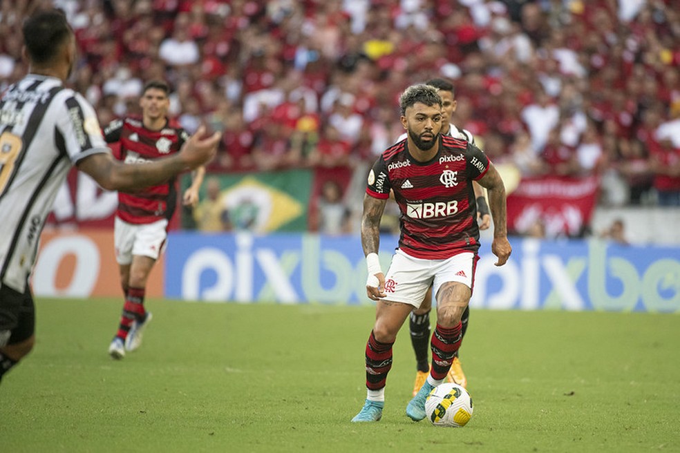 Gabigol com a bola dominada em Ceará x Flamengo — Foto: Alexandre Vidal / Flamengo