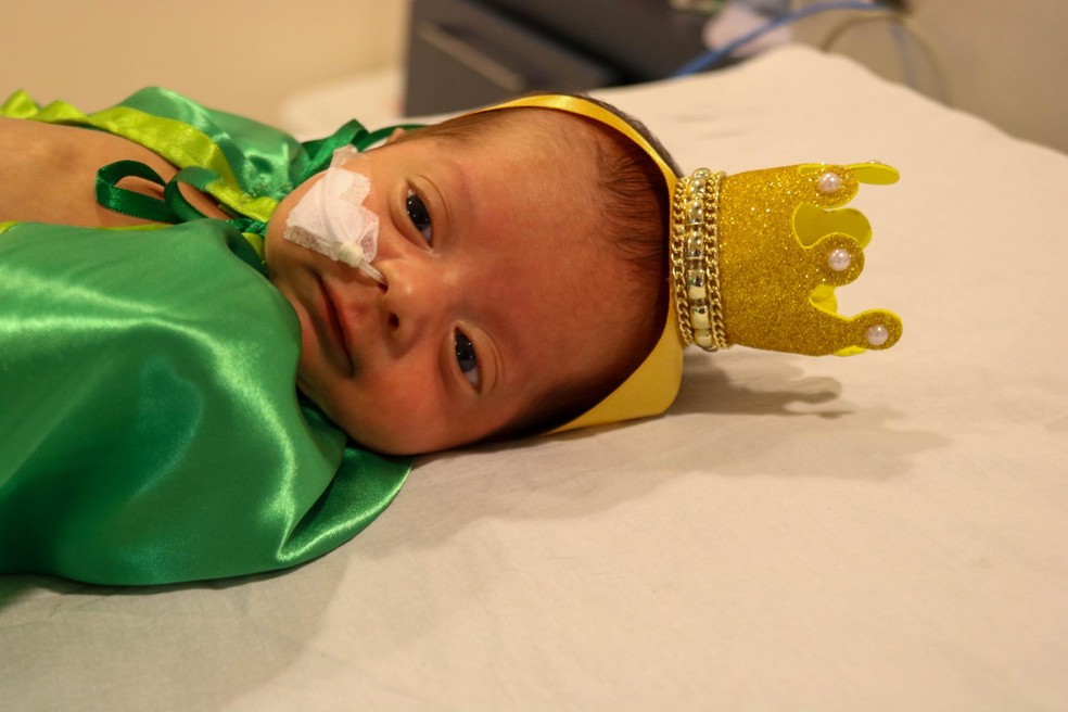 Beb vestido de rei mago em hospital de Joinville — Foto: Hospital Infantil Dr. Jeser Amarante Faria/Divulgao
