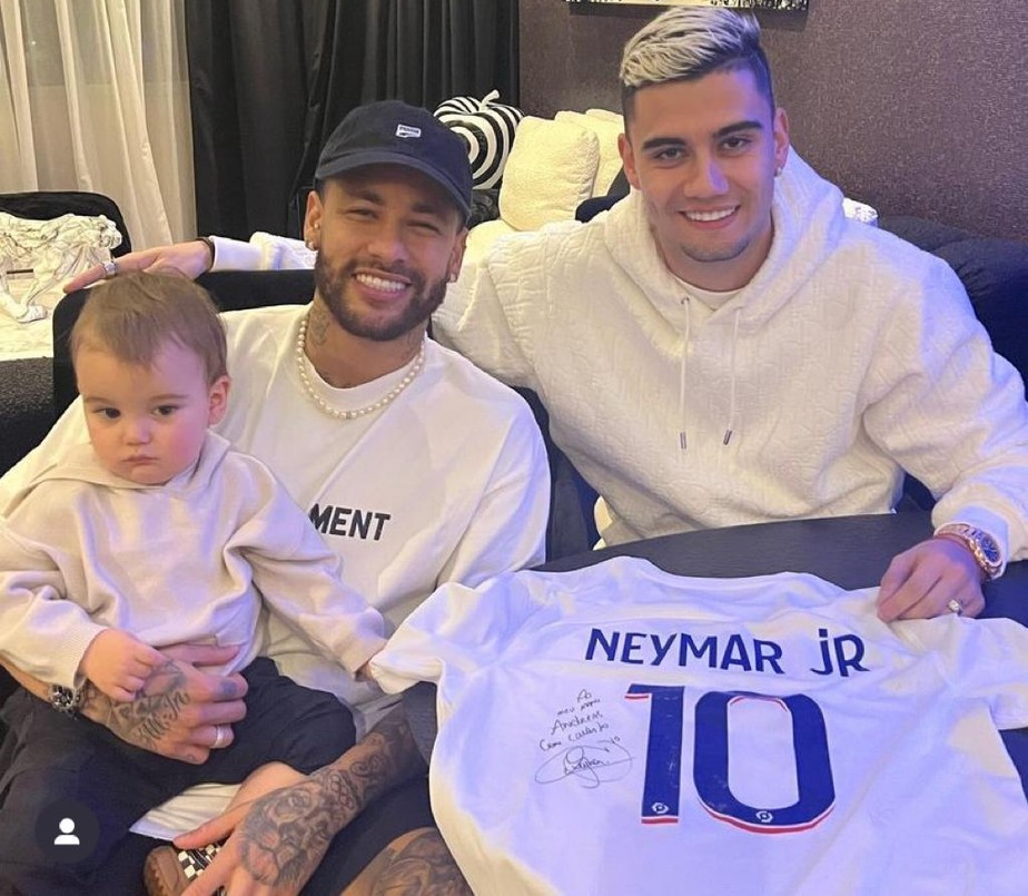 Andreas Pereira em visita a Neymar, em Paris