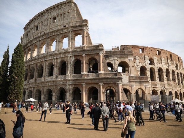 Turistas no Coliseu em Roma (Foto: Divulgação)