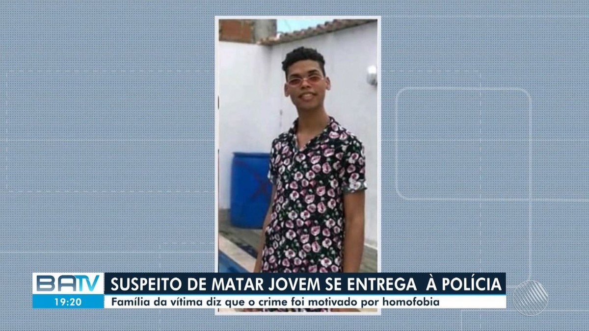 Suspeito de matar jovem a facadas em Fazenda Coutos é preso após se apresentar no DHPP Bahia G