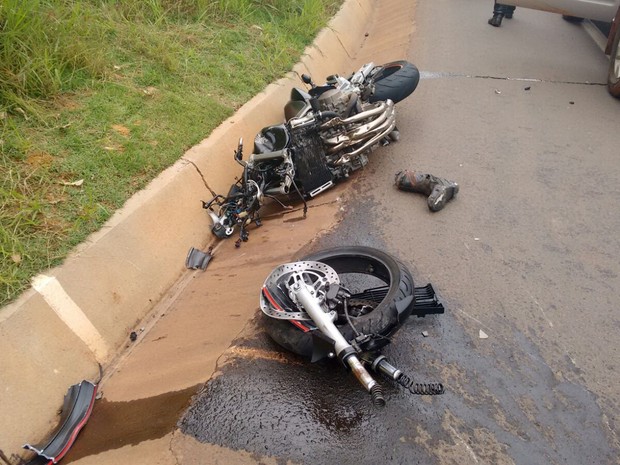 Motociclista morreu na hora, segundo a polícia rodoviária. (Foto: Divulgação/PRE)