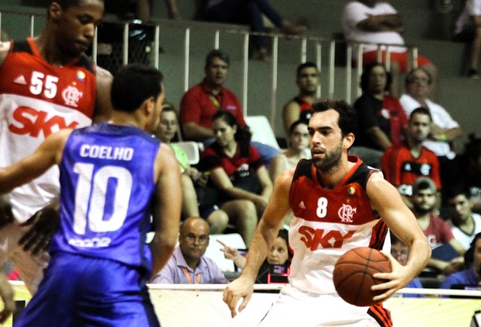 Benite entra na vaga de Marcelinho, dá conta do recado e dobra pontuação