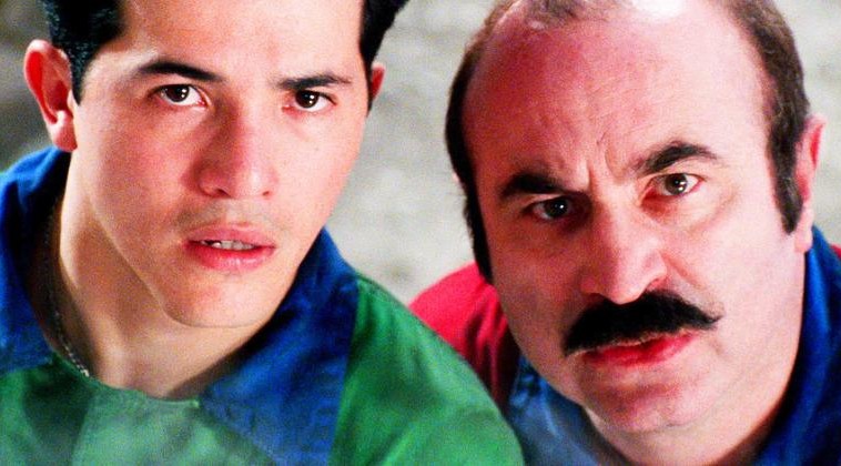 John Leguizamo e Bob Hoskins em cena de Super Mario Bros. (1993) (Foto: Reprodução)