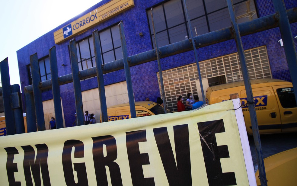 Greve dos Correios — Foto: Mauro Akiin Nassor/Fotoarena/Estadão Conteúdo