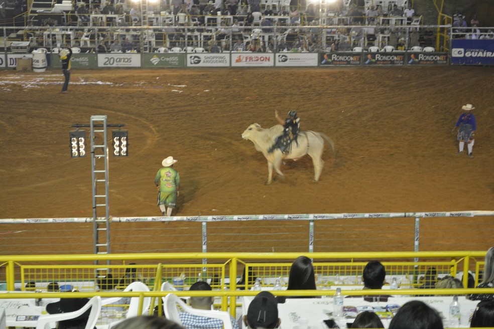 Etapa decisiva do rodeio nacional definiu os 20 semifinalistas da competição — Foto: Jeferson Carlos/G1