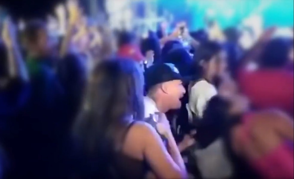 Vídeo mostra agressões de homem contra duas mulheres, durante show no RN — Foto: Reprodução
