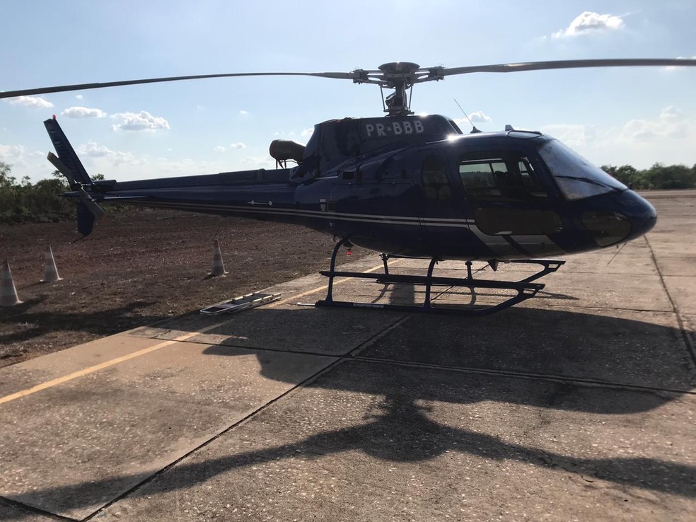 Helicóptero utilizado com os suspeitos de tráfico de drogas no Piauí — Foto: Divugação/Polícia Civil