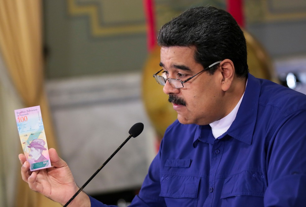 Presidente venezuelano, Nicol&aacute;s Maduro, apresenta nota da nova moeda do pa&iacute;s  (Foto: Pal&aacute;cio Miraflores/Divulga&ccedil;&atilde;o via Reuters)