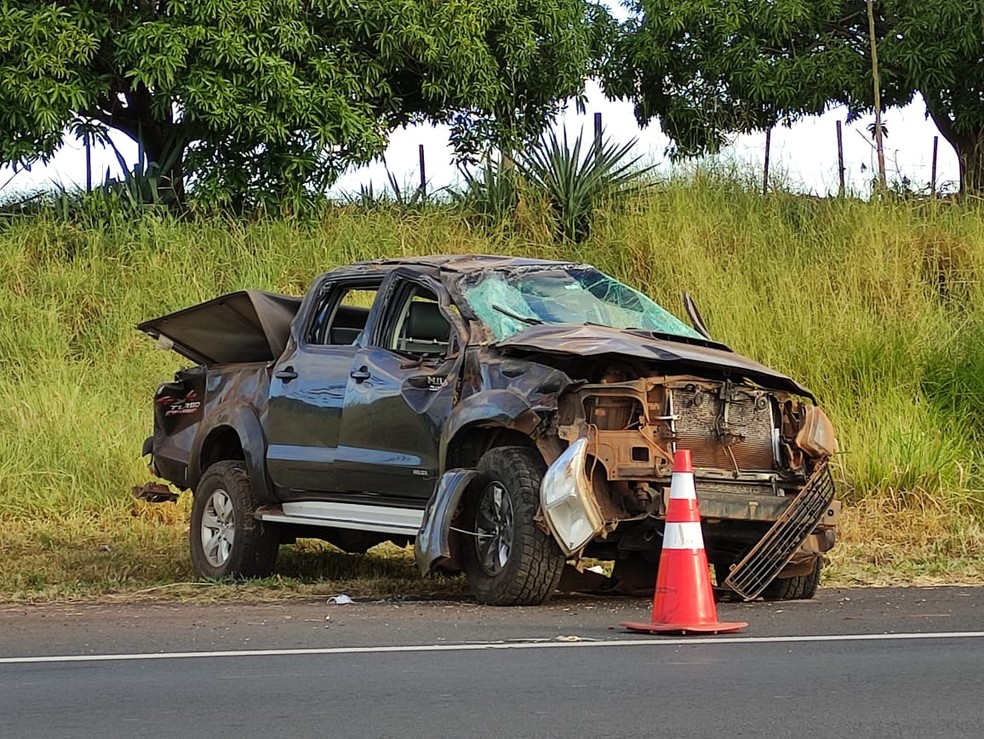 Capotamento de veículo deixou uma vítima na SP-425 em Martinópolis — Foto: Murilo Zara/TV Fronteira