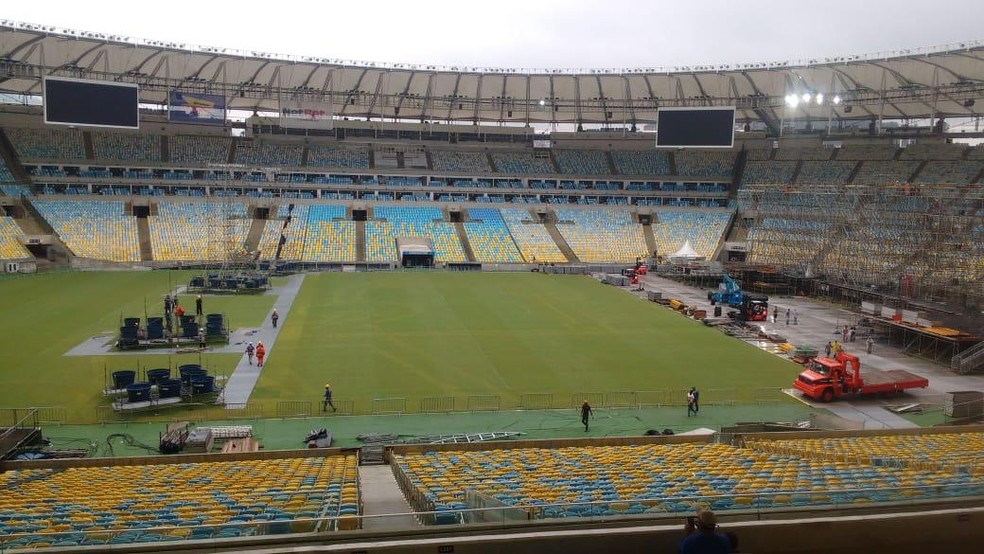 Palco do show Ã© desmontado no gramado do MaracanÃ£ â Foto: DivulgaÃ§Ã£o