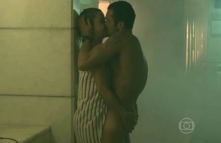 Igor e Pia na primeira temporada de Verdades Secretas (Foto: TV/Gobo)
