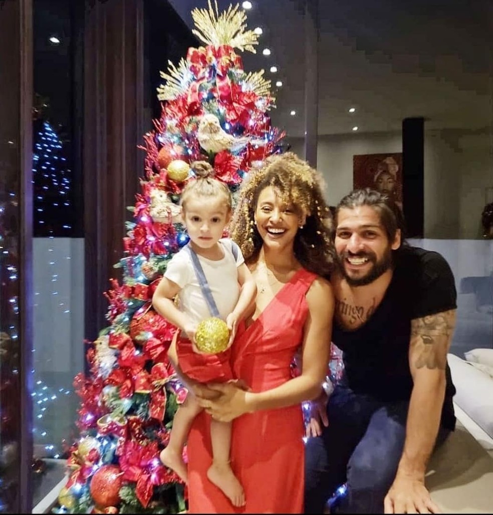Sheron Menezzes com Saulo e o filho, Benjamin  — Foto: Reprodução/Instagram