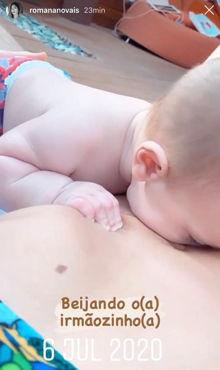 Romana Novais mostra filho, Ravi, beijando sua barriga (Foto: Reprodução/ Instagram)