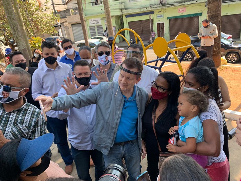 Russomano faz campanha eleitoral no Jardim São Luís, na Zona Sul de SP — Foto: Giba Bergamim/TV Globo