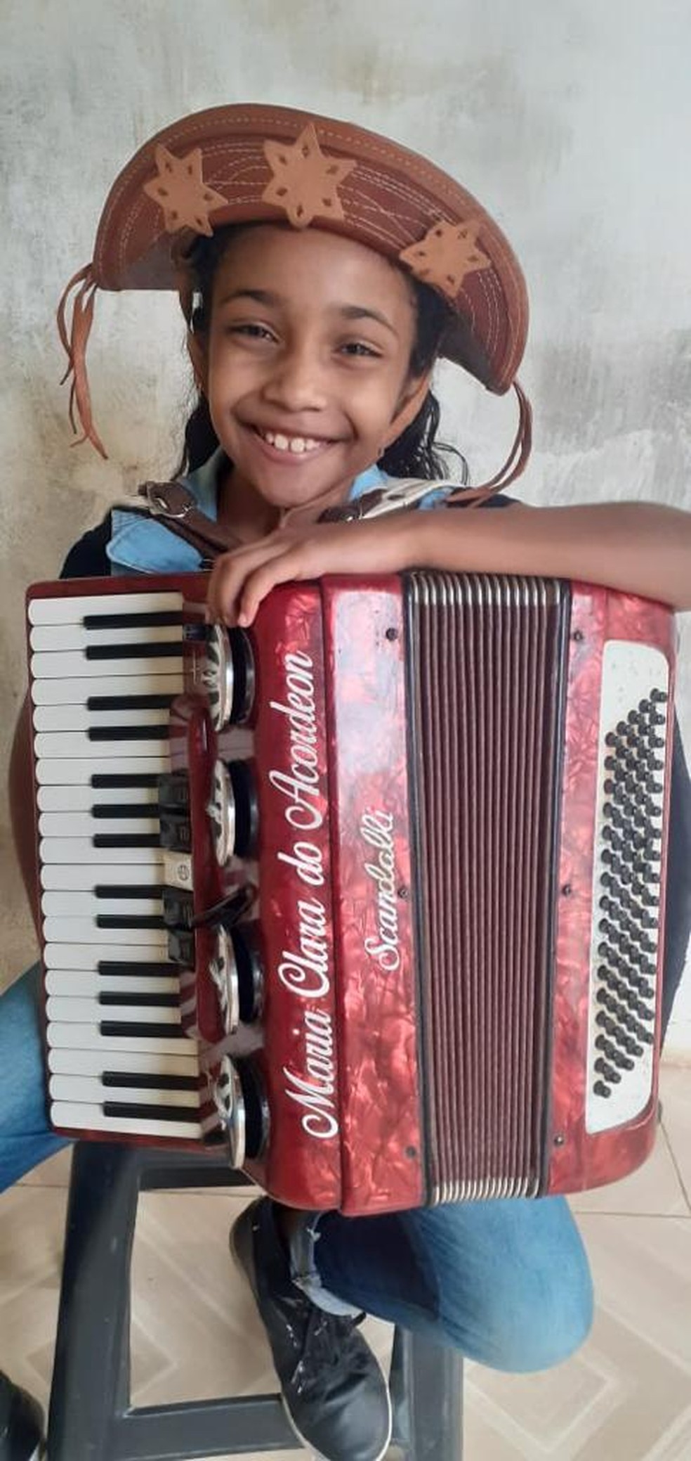 Maria Clara, de 8 anos, toca sanfona desde o 6 no interior do Piauí — Foto: Reprodução Pessoal