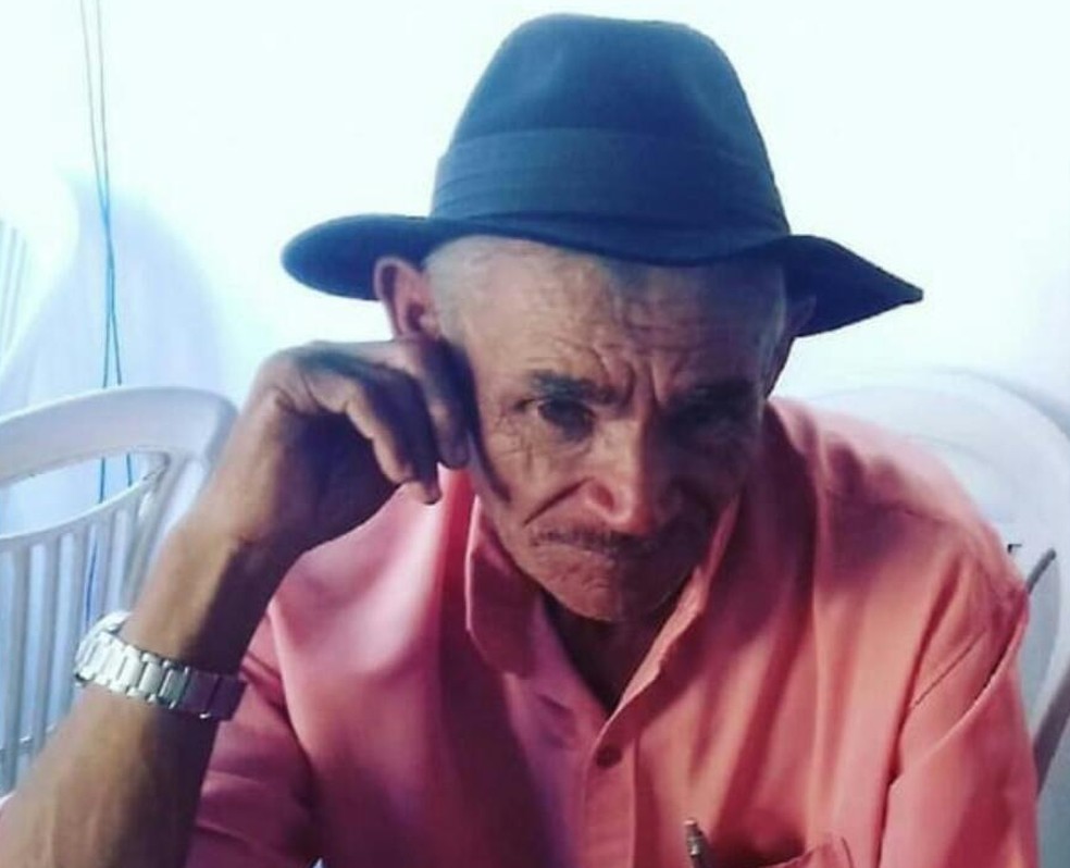 Idoso de 77 anos foi morto a tiros na porta da casa dele em Lajedo — Foto: WhatsApp/Reprodução