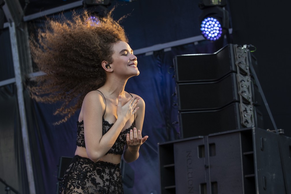 VitÃ³ria FalcÃ£o, do duo AnavitÃ³ria, canta no palco Music Valley do Rock in Rio Lisboa 2018 (Foto: DivulgaÃ§Ã£o)