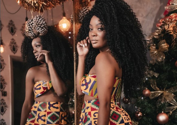 Kelly Alimah criou marca de moda feminina, com tecidos africanos, para empoderar mulheres negras (Foto: Reprodução/Instagram @zuhrimodaafro)