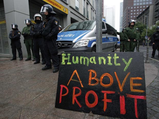 Alemães protestam contra cortes de gastos (Foto: AFP)