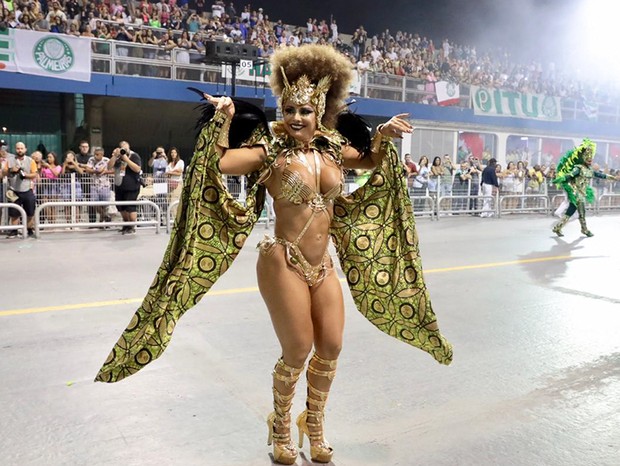 Viviane Araújo, rainha de bateria da Mancha Verde (Foto: Rafael Cusato / Ed. Globo)