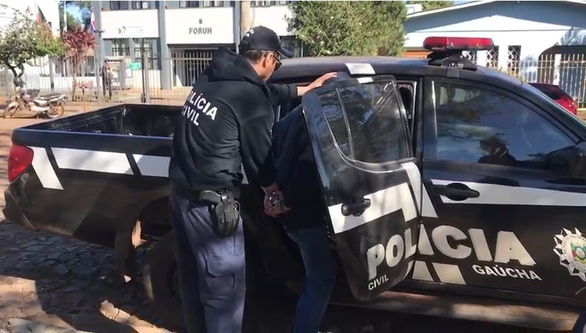 Polícia indicia suspeito de matar a facadas ex, filho dela e vizinho em Porto Xavier