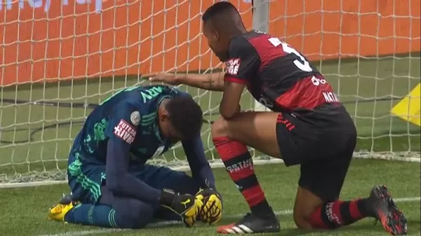 Craque Do Jogo Hugo Souza Salva O Flamengo E Se Emociona Ao Lembrar Do Pai Primeira Vez Sem Ele Flamengo Ge