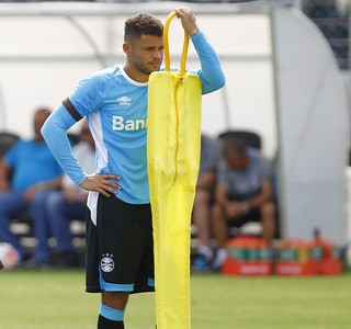 Roger projeta Grêmio com Edinho e Maicon na função de Giuliano