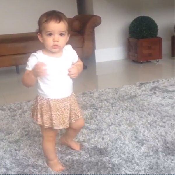 Helena, prestes a completar 1 aninho, começou a andar (Foto: Reprodução/Instagram)