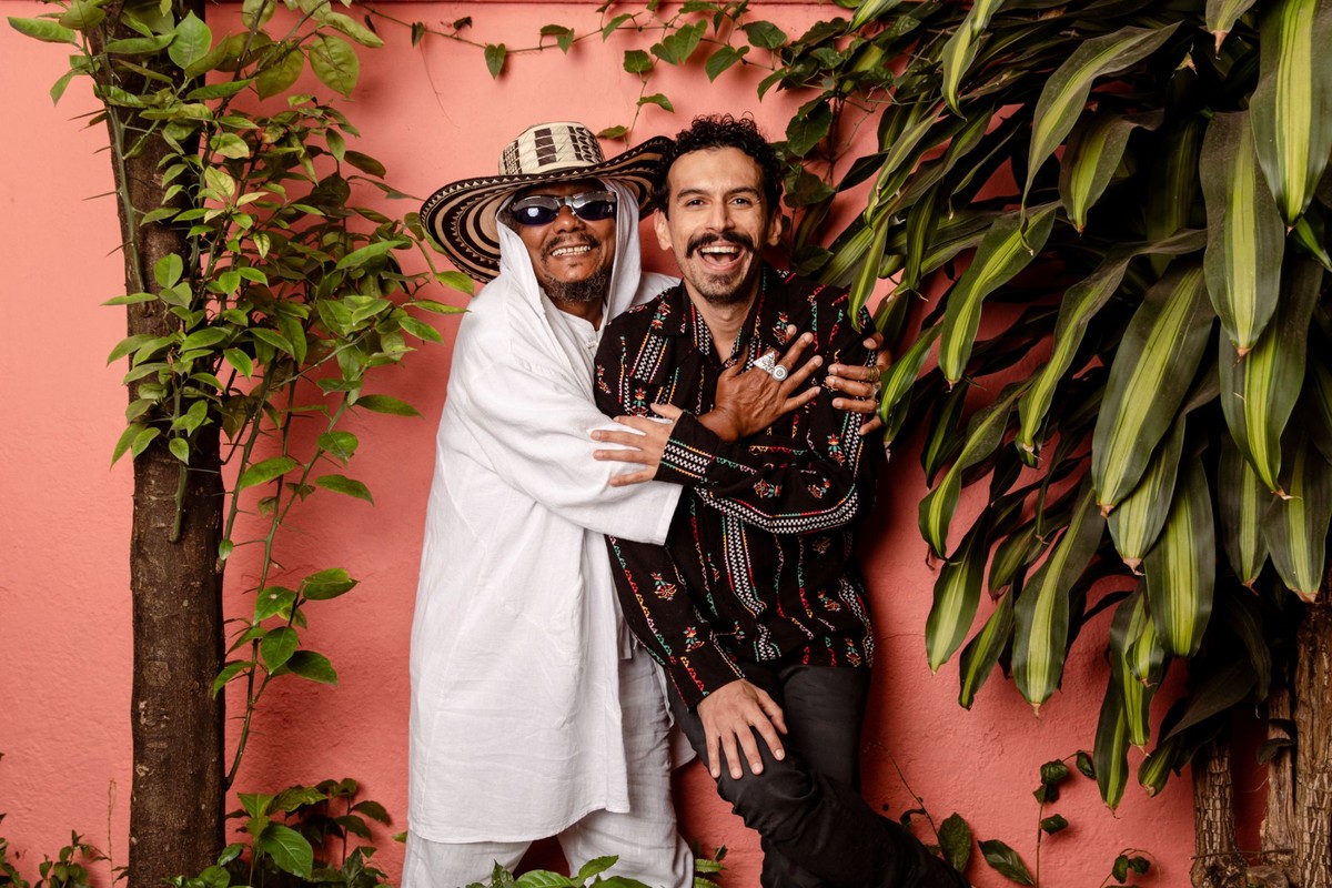 Felipe Cordeiro abre parceria e canta com Chico César no tom tropical do unmarried ‘De amor, amor’ |  Weblog do Mauro Ferreira