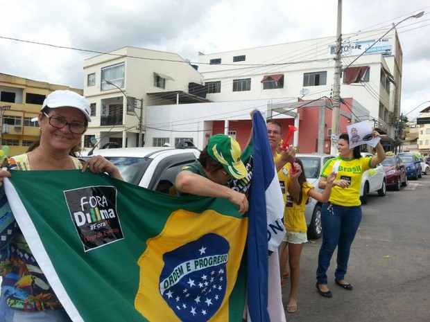 Protesto contra Dilma em São Gabriel da Palha, no Norte do Espírito Santo (Foto: Raquel Lopes/ A Gazeta)