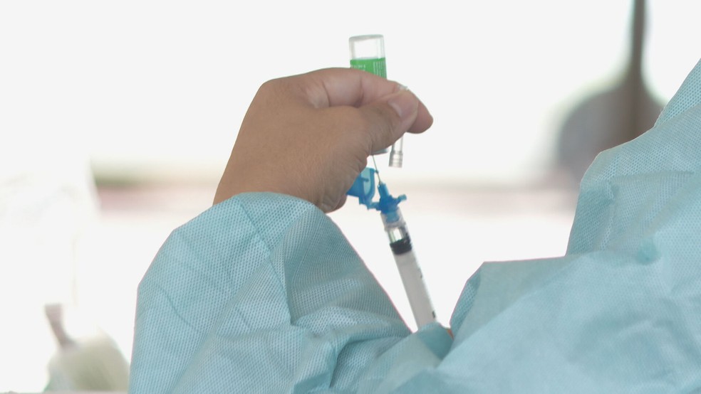 Rede pública de saúde do Distrito Federal aplica vacina contra Covid-19  — Foto: TV Globo/Reprodução 