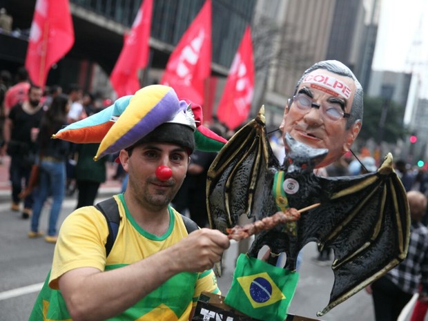 Manifestantes protestam contra o governo Temer neste domingo na Paulista (Foto: Fábio Tito/G1)
