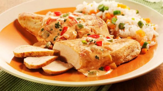 Filé De Frango Ao Molho De Pimentão