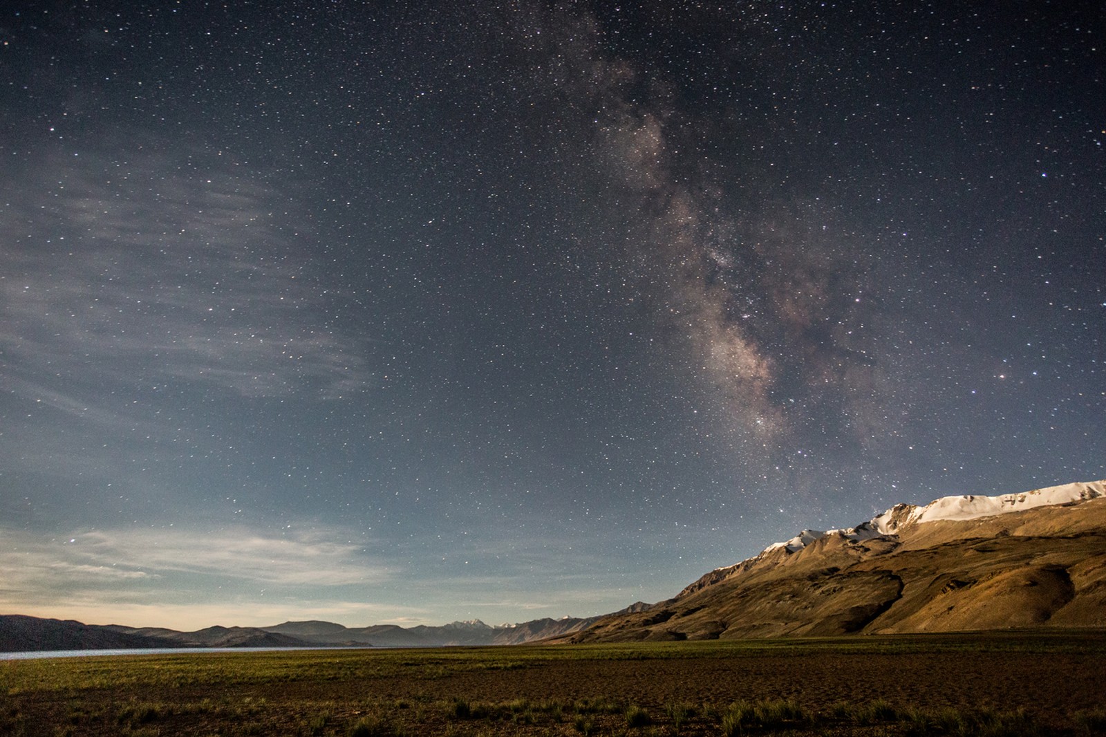 Céu estrelado próximo ao Tso Moriri, em Ladakh (Foto: Divulgação / Royal Enfield)