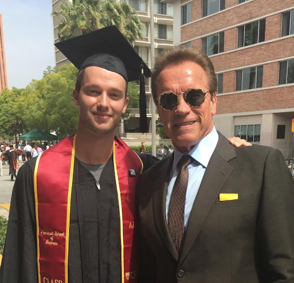 O ator Patrick Schwarzenegger ao lado de seu pai, o ator Arnold Schwarzenegger  (Foto: Instagram)