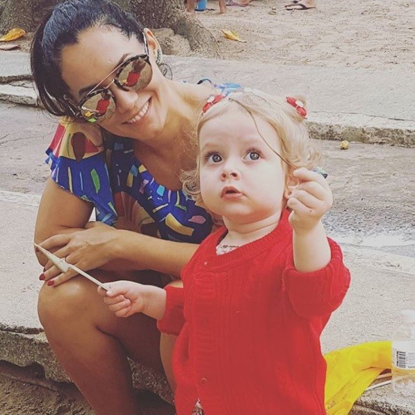 Mônica Carvalho e a filha Valentina (Foto: Reprodução / Instagram)