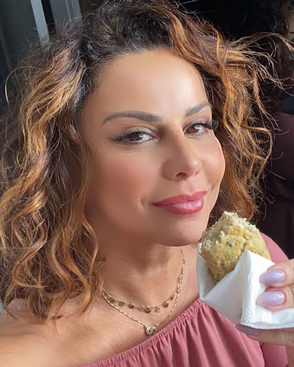 Viviane Araujo Mostra Antes E Depois De Cirurgia Plastica No Nariz Fiquei Muito Satisfeita Famosos Gshow