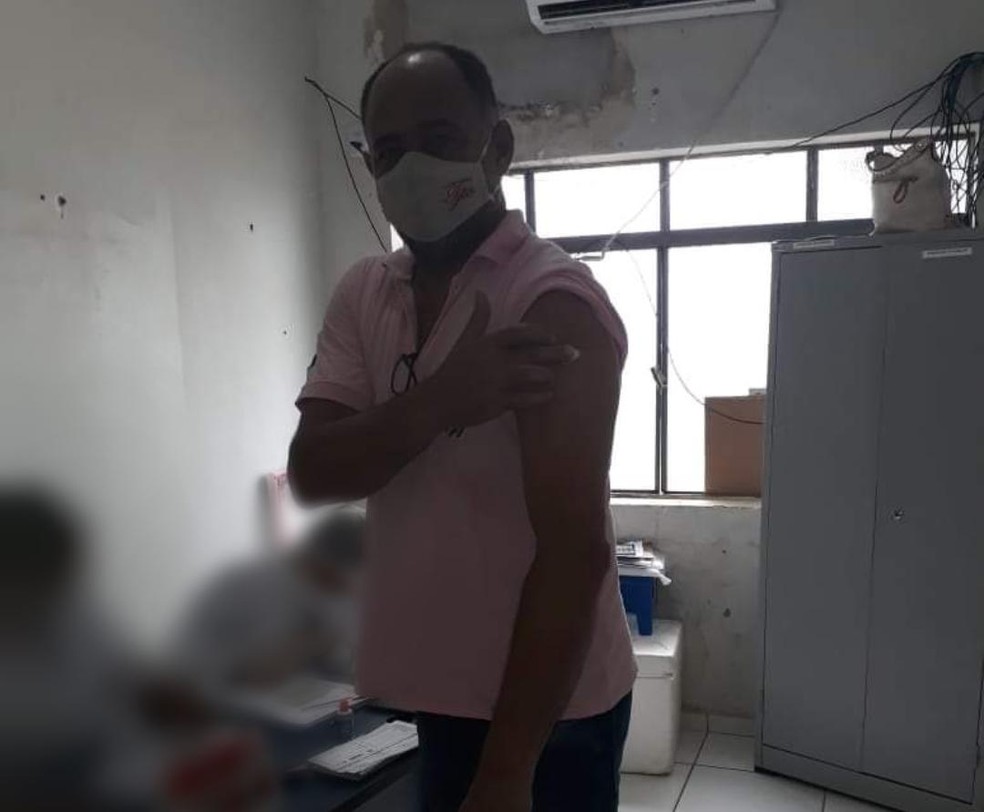 Ex-prefeito de Miracema &eacute; vacinado contra a Covid-19 &mdash; Foto: Divulga&ccedil;&atilde;o
