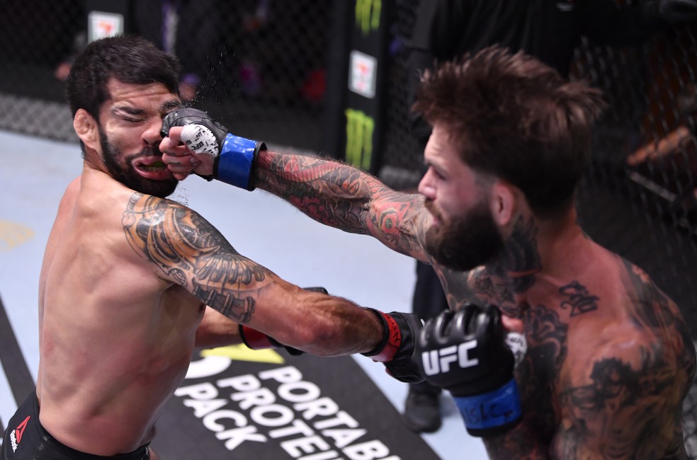 Cody Garbrandt venceu Raphael Assunção por nocaute aos 4m59s do R2 — Foto: Getty Images