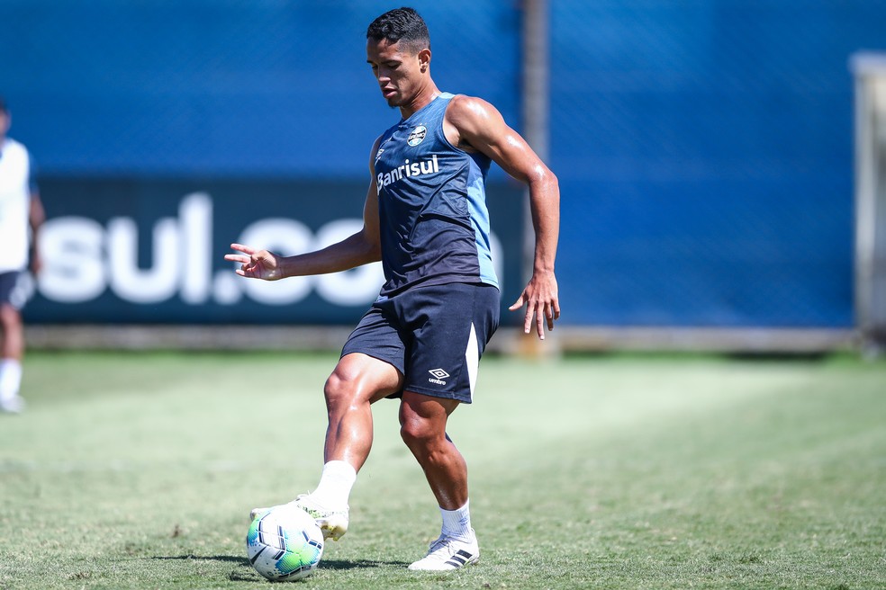Grêmio recebe contato do Bahia, e deve emprestar Lucas Araújo
