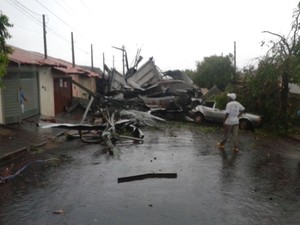 Estrutura metálica foi arrancada em Dois Córregos (Foto: Luizinho Andretto / Divulgação)