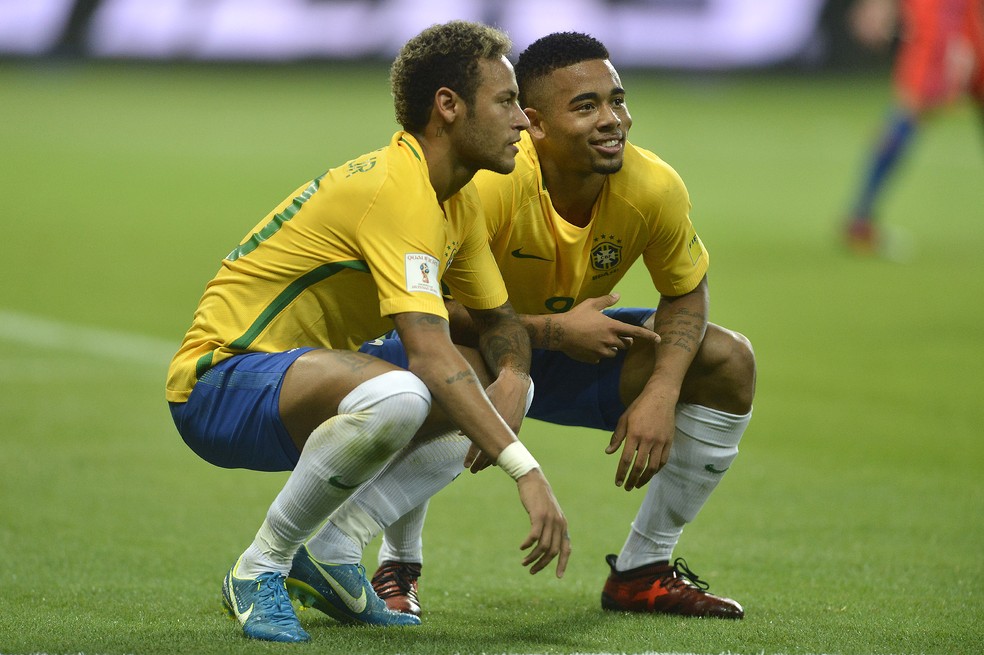 Neymar e Gabriel Jesus comemoram gol do Brasil sobre o Chile (Foto: Mauro Horita / MoWA Press)
