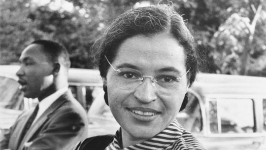 Rosa Parks: 5 fatos para conhecer a história da ativista estadunidense