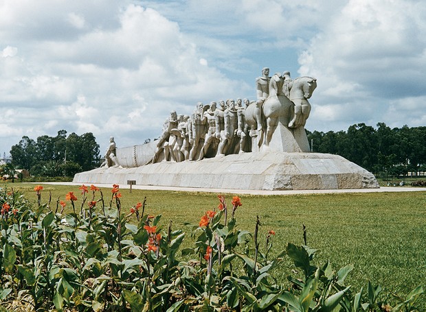 Monumento às Bandeiras, escultura de Victor Brecheret,que participou da Semana de 22 (Foto: Getty Images)