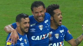 Cruzeiro ganha e complica ainda mais o VitÃ³ria (ReproduÃ§Ã£o/GloboEsporte)