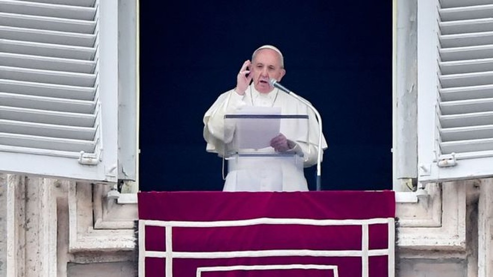 Papa Francisco: em 2017, Papa  já havia criticado a tradução do trecho 'não nos induzais à tentação' — Foto: AFP